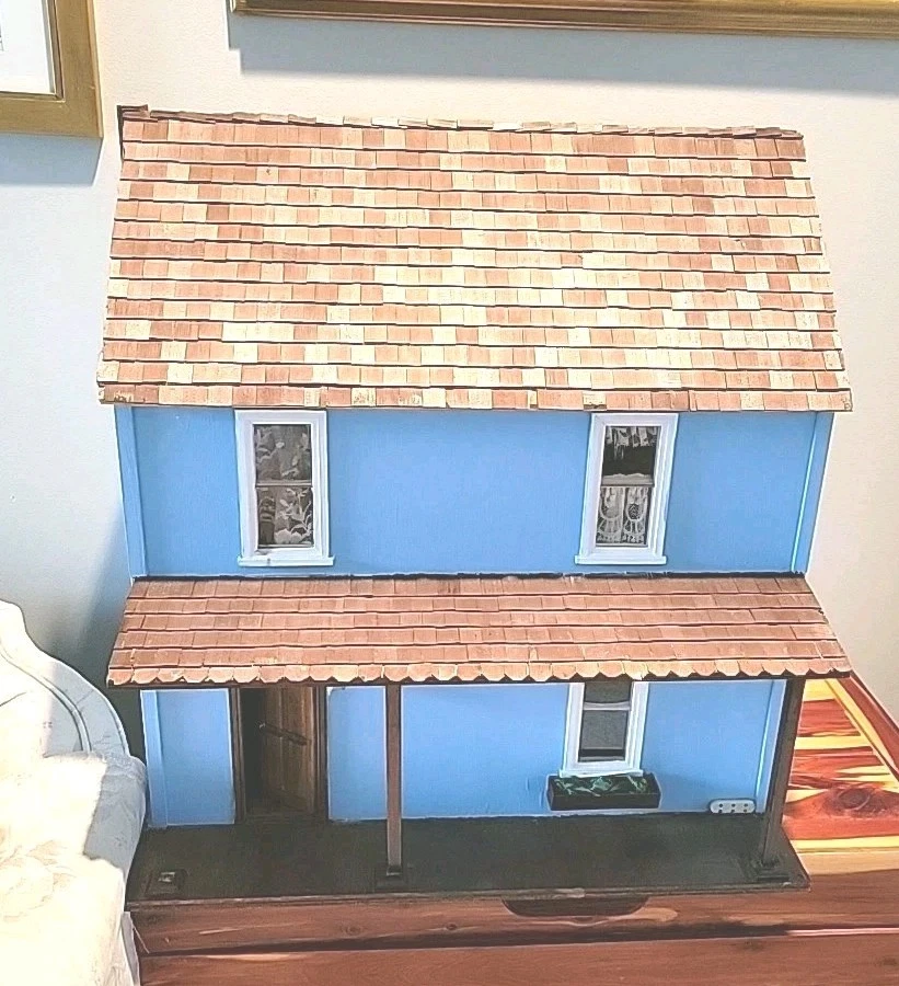 Casa de muñecas grande vintage de 3 pisos 5 habitaciones 25 pulgadas de alto por 24 pulgadas de ancho Foto 1 de 4