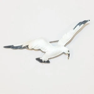 Vintage White Black Enamel Metal Flying Seagull Brooch Pin Nautical Seaside - Picture 1 of 4