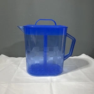 Pampered Chef Large 1 Gallon Family Size BLUE Checkerboard Quick Stir Pitcher 2g - Picture 1 of 6