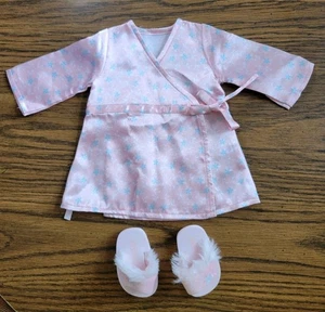 Muñeca American Girl Rosa Satén Floral Pijama Bata y PJ Zapatillas Difusas Retiradas  - Imagen 1 de 12
