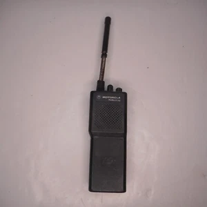 Motorola P43QLC20B2AA Radius P110 Black Wireless Handheld Two Way Radio - Picture 1 of 8