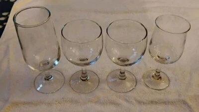 COPAS DE VINO Vintage 4 Copas de vino transparentes de tallo largo Miss Match  Foto 1 de 2