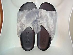 NWT Victoria's Secret PINK Faux Fur MOON RAY GREY Slides CrissCross Med Slippers - Picture 1 of 3