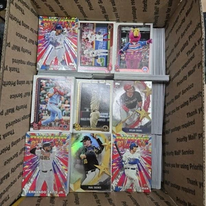 6000+ 2025 Topps Series 1 Bulk Lot Celebration Rookies Stars Base inserts 26lbs - Bild 1 von 5
