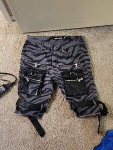 LOCKED & LOADED STRAPPED W/ LEATHER GREY & BLACK ZEBRA SHORTS Gr 36 NWT $ 169 - Bild 1 von 2