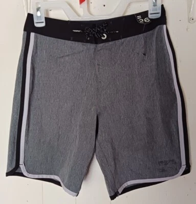 全新 Billabong Platinum X 青年休闲短裤 夏季 26 码 木炭 — 第 1/4 张图片