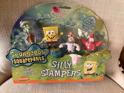 Bob Esponja Pantalones Cuadrados Silly Stampers 2001 Los 4 Personajes Nuevo en Caja Nunca Abierto Foto 1 de 4