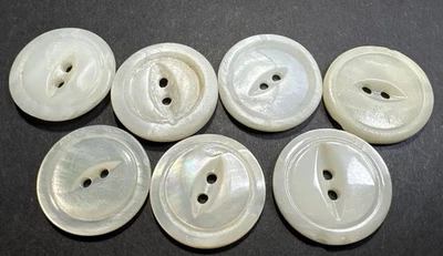 "Juego de 7 botones de madreperla tallados vintage de 7/8"" (2,2 cm) 2 agujeros iridiscentes" Foto 1 de 4