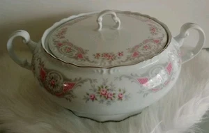 Vintage Style House Fine China Pompadour Large Covered Handel Serving Bowl VGUC - Picture 1 of 7