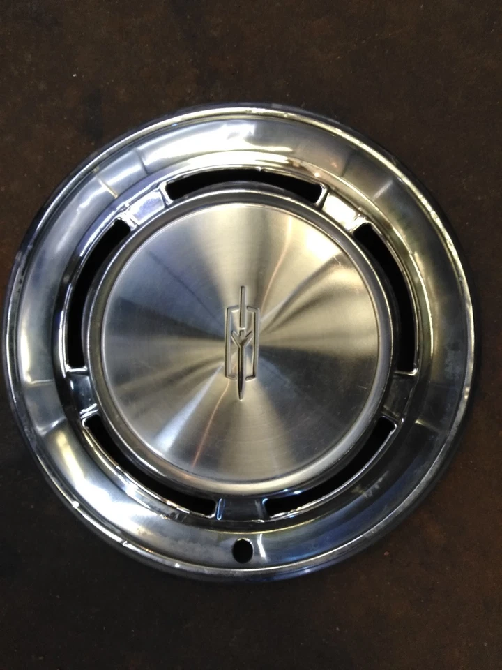 Oldsmobile F85 1970 tapacubos cubierta de rueda 14" GM OEM 00404977 Foto 1 de 1