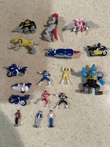 Vintage LOT Mighty Morphin Power Rangers Micro Figurines Machines RED BLUE PINK - Picture 1 of 9