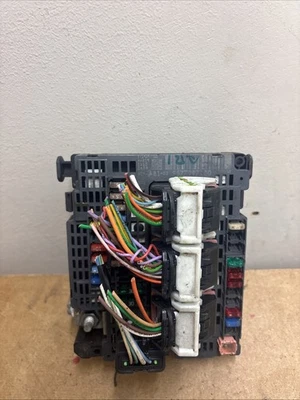 CITROEN DS4  BSM-AB1-00 FUSE BOX with plugs and wires 9677987180 #4 - Image 1 of 4