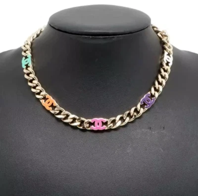 Collar Gargantilla Eslabón Cadena CC Multicolor Chanel 2024 AUTÉNTICO Usado Foto 1 de 4