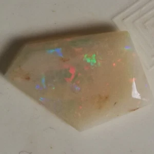 Impressive 4.80CTS WHITE AUSTRALIAN OPAL ROUGH / SPECIMEN - Picture 1 of 6