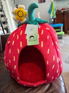 Cuccia per cani o gatti fragola nuova come nuova con etichette - Foto 1 di 5