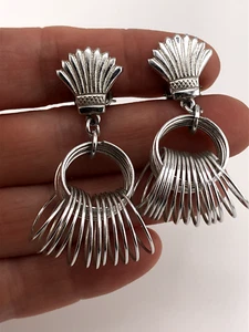 Clip-on Earrings Silver Tone Feather Shell Wire Dangle Studs Festival Retro - Picture 1 of 12