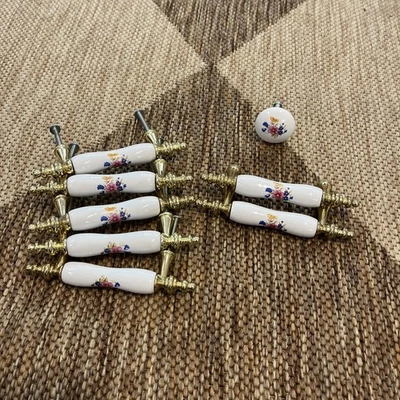 Lote de 7 tiradores de cajón de cerámica floral vintage Amerock con núcleo de cabaña de una perilla  Foto 1 de 4