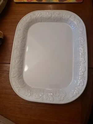 Прямоугольное сервировочное блюдо Corning Vineyard Trellis H15 15 дюймов x 11,5 дюйма белое  - Изображение 1 из 4