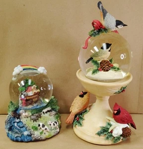 LENOX WINTERGRÜSSE VOGELTRÄNKE & ARCHE NOAH SCHNEEKUGEL.  - Bild 1 von 23