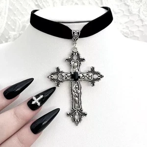 Tibetan Silver 7x 5cm lge GOTHIC CROSS black stone BLACK VELVET RIBBON CHOKER - Picture 1 of 2