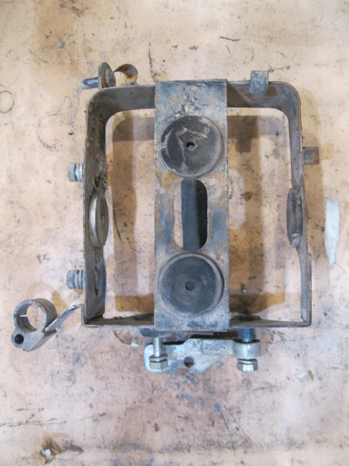 Caixa de bateria 1977 Yamaha DT250 - Imagem 1 de 4