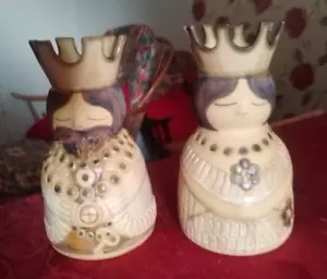 Vintage Ann & John Farquharson Studio Pottery Chess King & Queen Vases - Picture 1 of 11