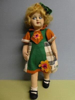 Poupée ancienne: Charmante poupée tissu bourré années 25/30 50 cm. - Photo 1/4