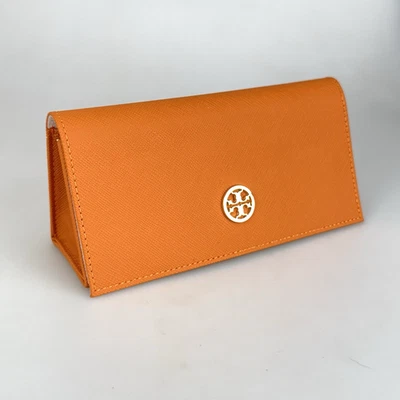 Estuche para gafas de sol Tory Burch imitación cuero texturizado naranja suave mediano Foto 1 de 4