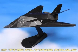 Hobby Master 1:72 F-117A Nighthawk USAF Dark Knights #88-0841 - Picture 1 of 8