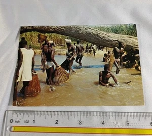 Cartolina d'epoca Africa in Camerun Mokolo pesca vicino alle montagne - Foto 1 di 5