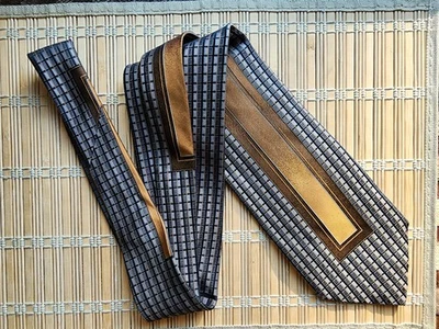 Corbata de cuello de seda de diseñador azul y dorado Steven Land para hombre (62"x4") Foto 1 de 2