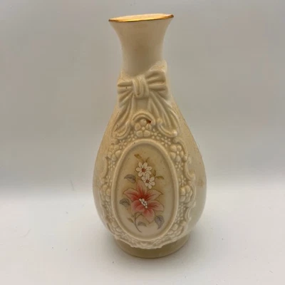 Jarrón de cinta camafeo Royal Heritage floral adorno dorado decoración cottagecore Taiwán Foto 1 de 4