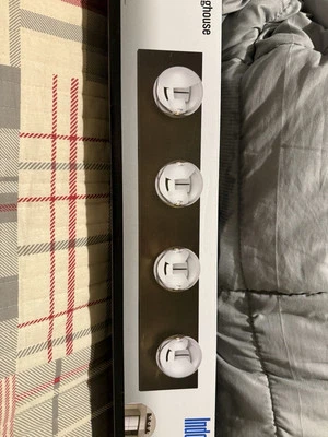 Lámpara de tocador interior tradicional Westinghouse de 4 luces negra mate 6117600 Foto 1 de 3