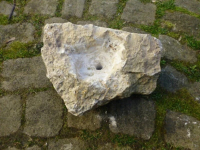 Quellstein Brunnenstein mit Loch für Quellsteinbrunnen Naturstein Nr. 17 Unikat - Bild 1 von 4