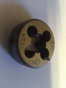 M9 X 0,75 X 1 ZOLL SCHNELLARBEITSSTAHL RUND VERSTELLBAR MATRIZE - Bild 1 von 1
