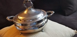 VINTAGE FOOTED ENGLISH SILVER MFG CORP USA CASSEROLE WITH LID With Tongs - Picture 1 of 7