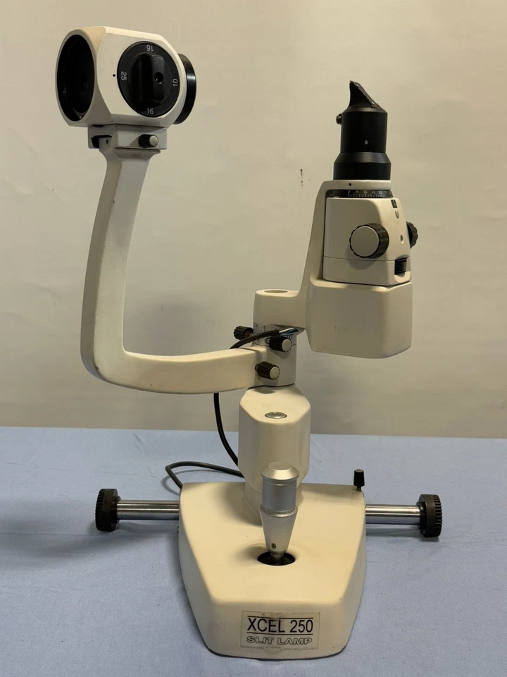 Lâmpada de fenda Reichert XCEL 250 modelo: 12550 - Imagem 1 de 4