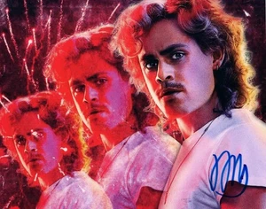 Foto firmada por Dacre Montgomery de 8x10 foto autografiada con certificado de autenticidad - Imagen 1 de 1