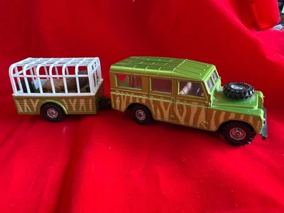 Corgi Land Rover, Cage Trailer & Lion Tarzan Gift Set original Green Camo - Image 1 of 4