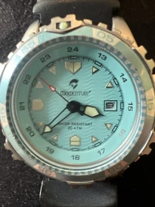 MOMENTUM WOMEN’S M1 Dive Watch -New Battery - Picture 1 of 9