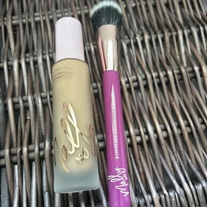 Mally Stressless Lightweight Liquid Foundation Medium 30ml & Brush - Picture 1 of 5