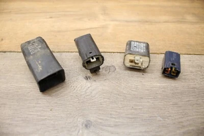 07-11 2009 09 Yamaha C3 XF50 Relés Interruptores Sensores Punta Sobre Relé Foto 1 de 4