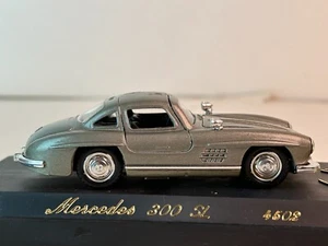 Solido #4502, 1954 Mercedes Benz 300 SL - Picture 1 of 7