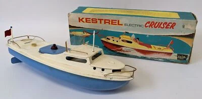 Barco de juguete vintage SUTCLIFF Inglaterra cernícalo cabina eléctrica crucero placa de hojalata + caja Foto 1 de 4