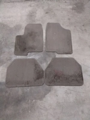 Pontiac Aztek SUV 2001-05 OEM Juego de alfombrillas grises usadas bordadas Aztek  Foto 1 de 4