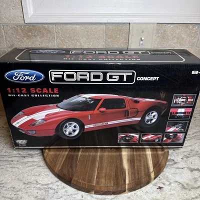 1/12 Motormax Ford GT 2005 Concept Yellow White stripe 73001 Huge model. New! - Image 1 of 4