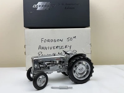 Универсальный хромированный майор Fordson Power Major 1:16 50th Anniversary UH2639A - Изображение 1 из 4