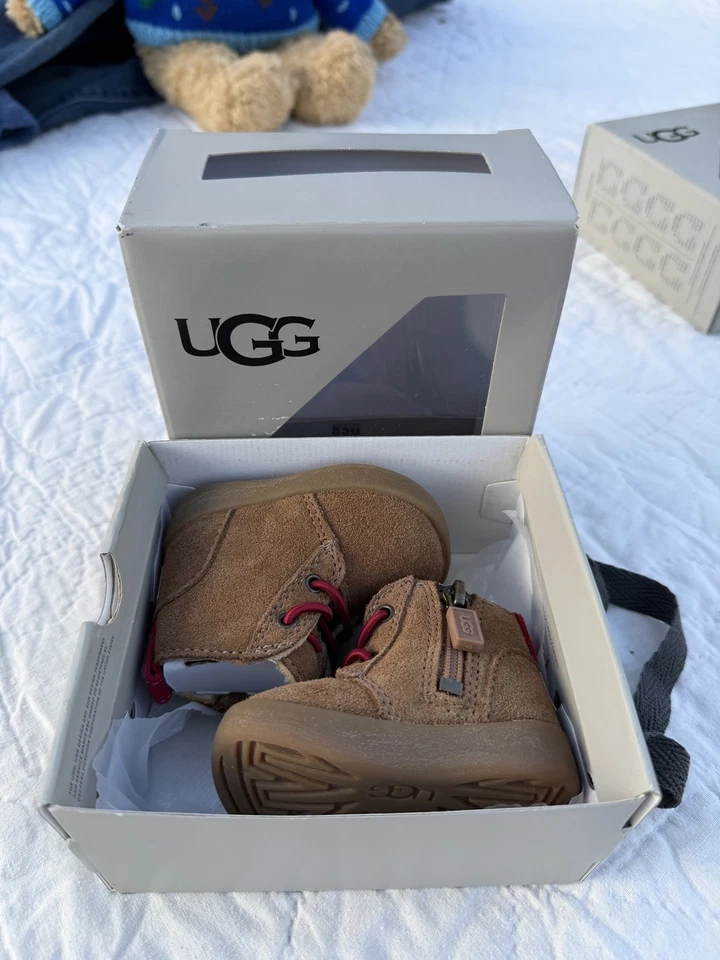 UGG Kristjan Bota Bebé Castaño 0/1 Infantil Gamuza Botines Nuevos en Caja Regalo Foto 1 de 4