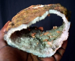 ORANGE STILBITE CRYSTALS IN QUARTZ TUNNEL FORMATION - Picture 1 of 4