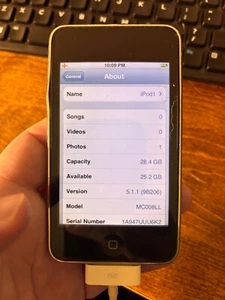 Apple iPod touch 3rd Generation Black (32 GB) - Picture 1 of 9